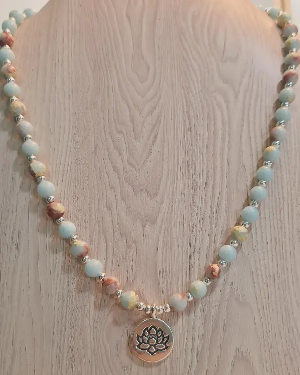 Collar amazonita con flor de loto